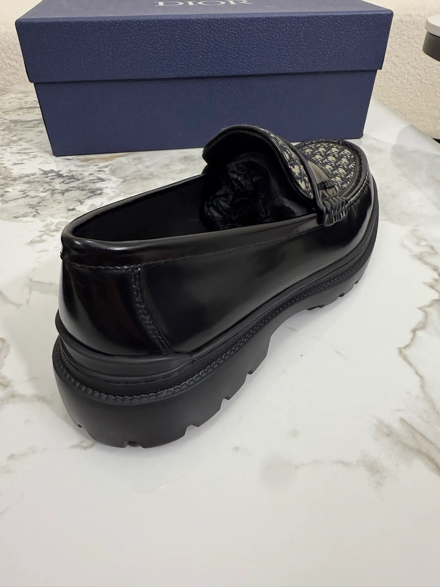 [ DIOR ] Top P: 820💰 ▪️Size: 39-44 (customized for 38.45) Top male leather shoes DIOR Dior combines high-quality materials and exquisite details. The imported cowhide leather upper is embellished with Gancio buckles, showing a luxurious style. Imported cattle. TP sole is light and flexible in texture